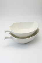 Set 2 Piatti da Portata / Insalatiera in Porcellana a Forma di Foglia – 30×21x9 cm / 24×16x7 cm